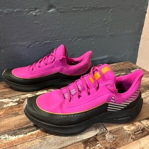 Nike ZOOM WINFLO 6 Shield Running Shoes in Pink